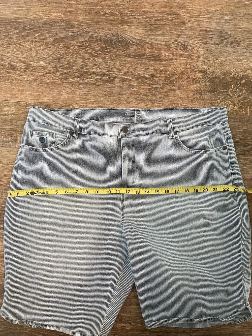 Gloria Vanderbilt casual women
